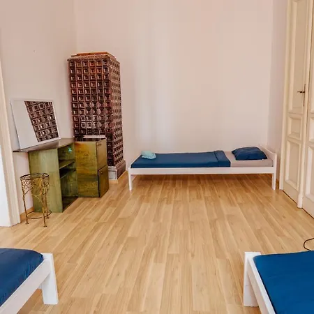 T&T Hostel & Apartments-3
